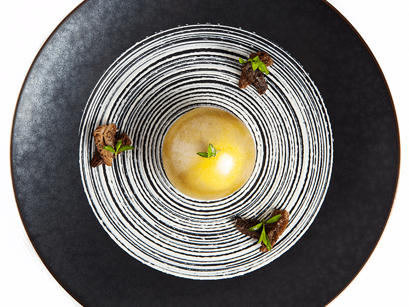 eclats-morilles-cremees-vin-jaune-foie-gras-bergamote-par-julien-roucheteau800x600