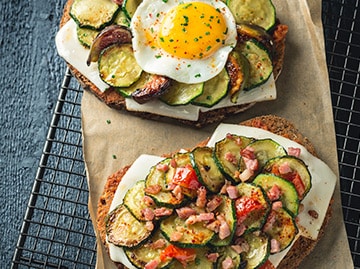 recette-tartine-automne-chevre-figue-courgette-lardon-360×269