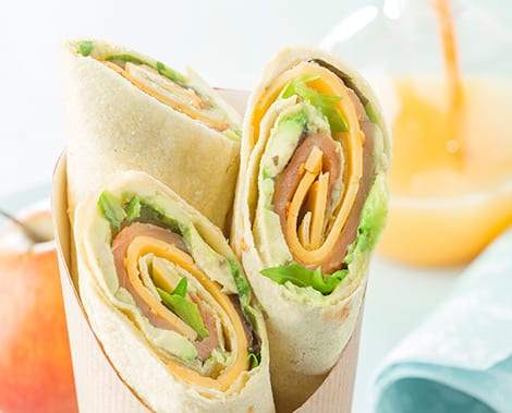 recette-wrap-saumon-avocat-cheddar-470×379