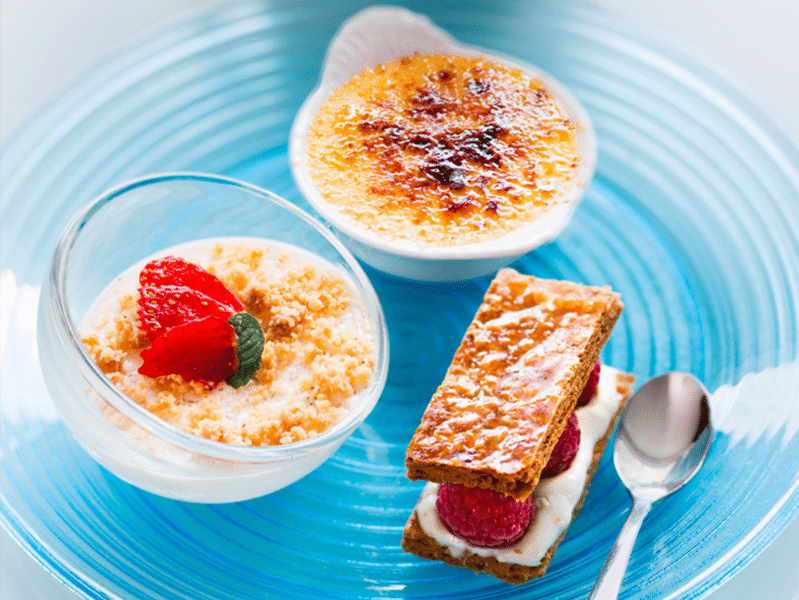 Café gourmand à la vanille et aux fruits rouges