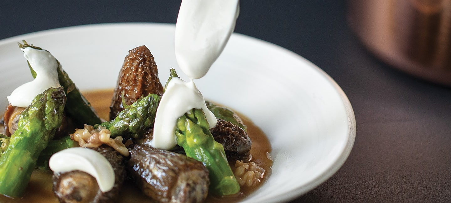 geste-de-chef-asperge-majeur-frechon-1440x650